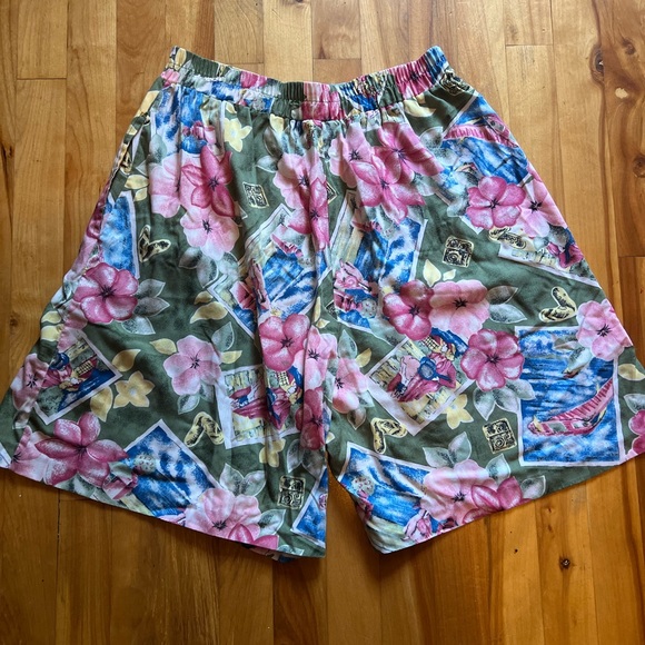 Vintage floral shorts Fits S-M - Picture 2 of 7